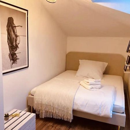 Bali Home Stylische Wohnung Mit Terrasse Schönefeld Kültér fotó