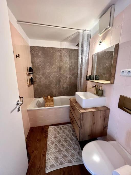 Bali Home Stylische Wohnung Mit Terrasse Schönefeld Kültér fotó