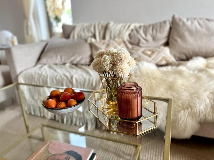 Bali Home Stylische Wohnung Mit Terrasse Schönefeld Kültér fotó